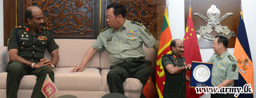 Provincial Commander of PLA Exchanges Views with the Army Chief