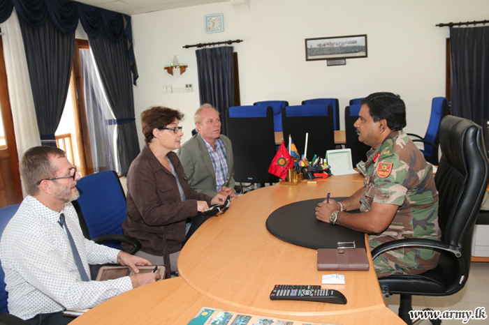 ICRC Delegates Meet Kilinochchi Commander