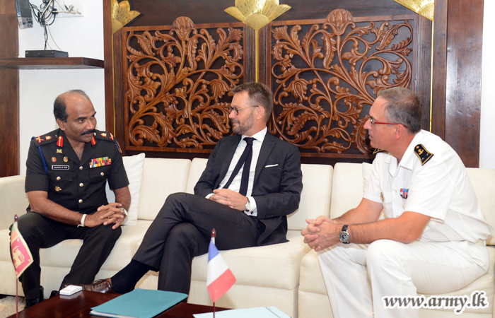French Envoy Pays Courtesy Call on Commander