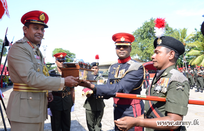 4 Armoured Corps Regiment Adjudged Year's-Best Regiment