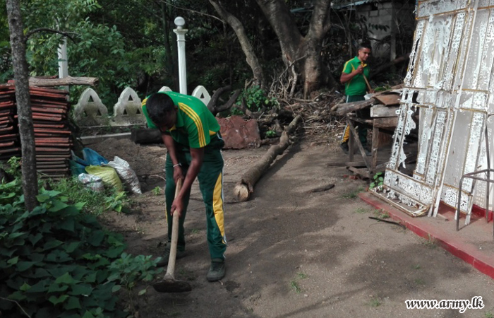 3 SLSR & 1 SLRC Troops Carry out Community Projects