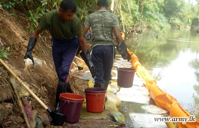 Army Troops Assist Prevention of Further Spread of Leaked Oil