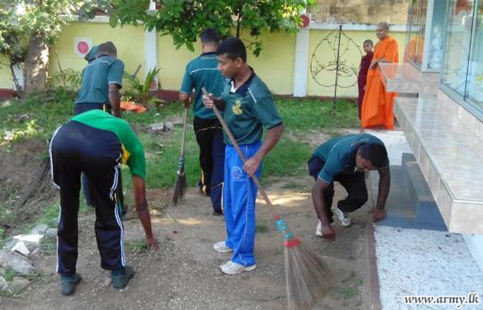 Central Troops Do 'Shramadana' Work