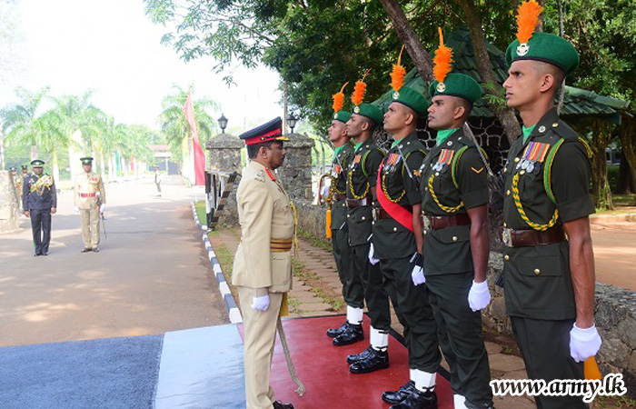 Retiring Major General Lalith Daulugala Accorded Military Salute