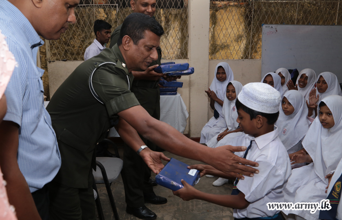 Al-Ameen Students Awarded School Accessories