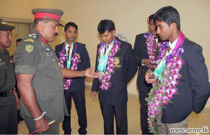 Senior Officers Welcome Army Shooters Back Home