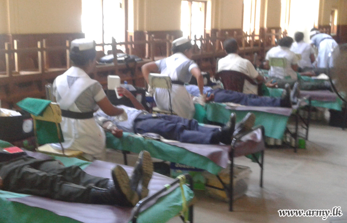 SFHQ -“ West Troops Donate Blood