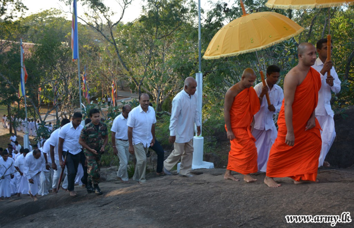 Troops Support Conduct of Religious Blessings on Ven Kusaladhamma Thero