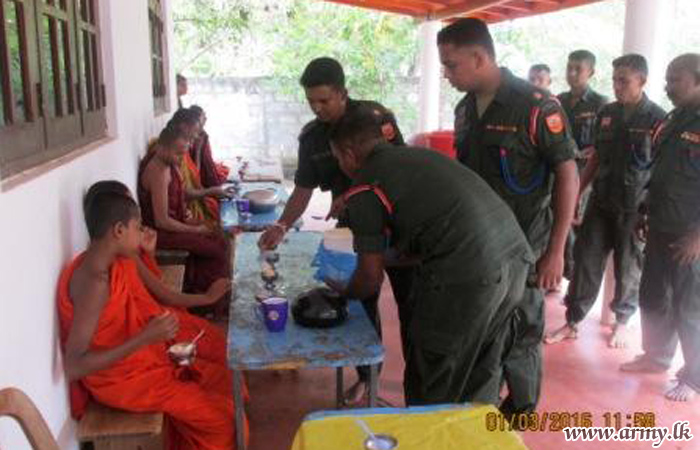 SLNG Troops Offer Alms
