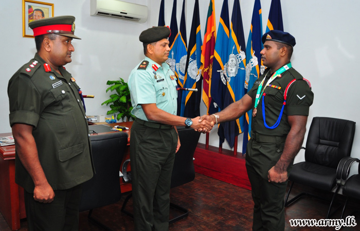 Army Weight Lifters Meet Chairman