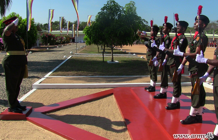 Mullaittivu Security Force Commander Visits 20 (V) GW