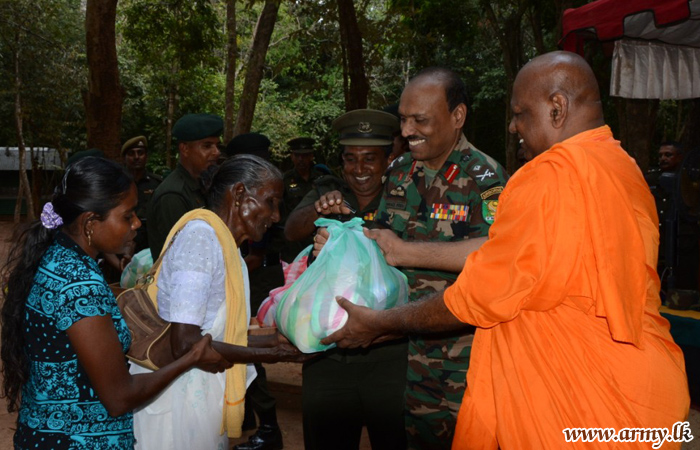 Bogaswewa & Veherathenna Villagers Given Gift Packets