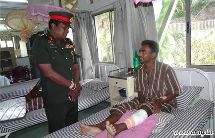 11 Div GOC Shares New Year Spirits with Hospitalized Soldiers
