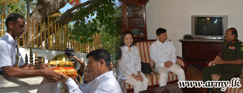 Thai Defence Chief in Sri Lanka Pays Homage to Jaya Sri Maha Bodhi