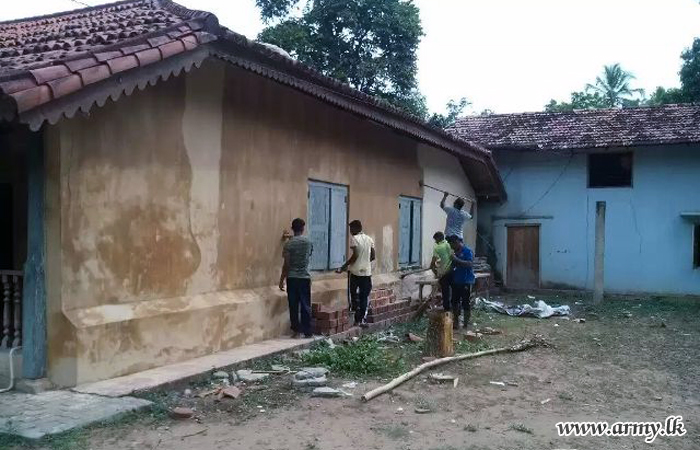 3 SLNG Troops Help Temple Renovation Project