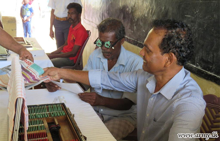 Army Organized Eye Clinic Distributes Free Spectacles