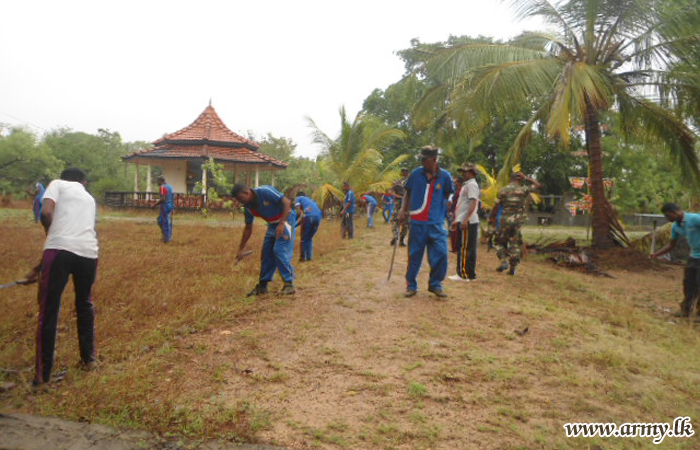 233 Bde Troops Support Community Projects