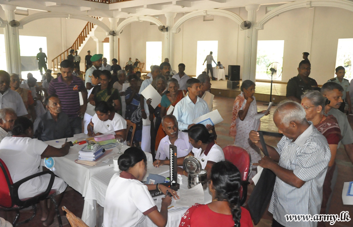 Low Income Groups in Kilinochchi Get Free Eye Spectacles
