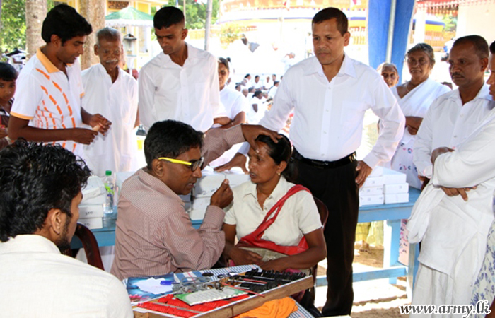 Troops Assist 'Muthiyangana Maha Se Abhiwandana' Programme