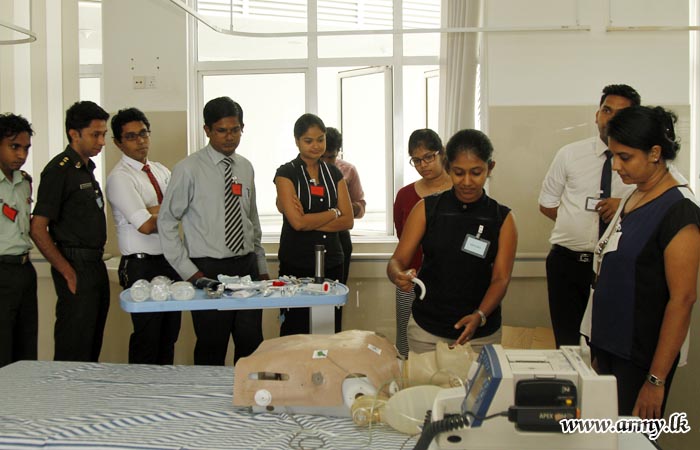 Army Doctors Learn 'Advanced Life Support'