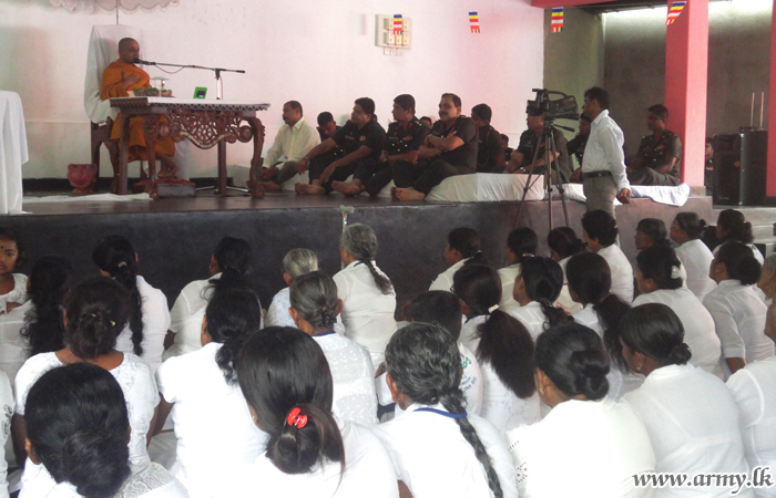 'Ranaviru Apparels' Joins 'Poson' Commemoration