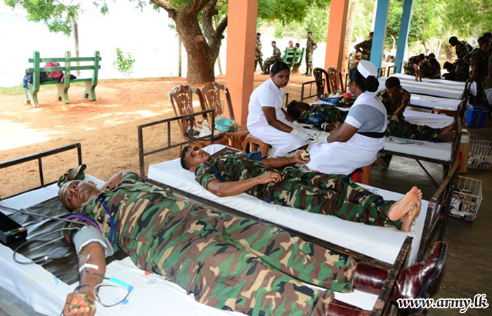 22 Div Troops at SFHQ-East Give Blood to Peripheral Hospitals
