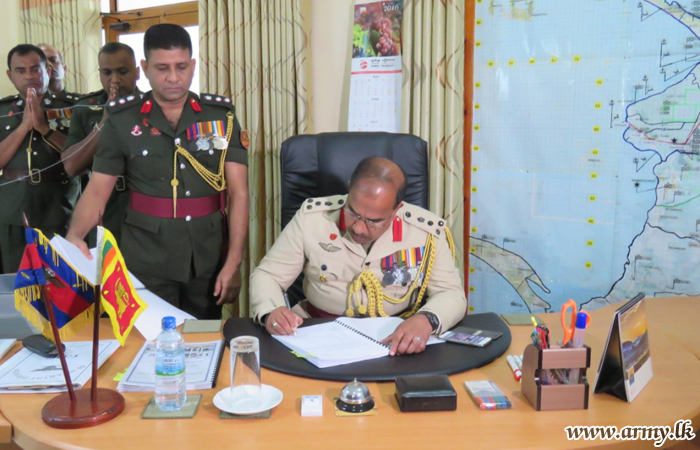 66 Division New GOC Assumes Duties