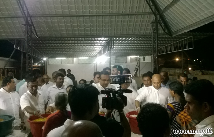 12 Division Troops Assist Kataragama Pilgrims Cooking Meals