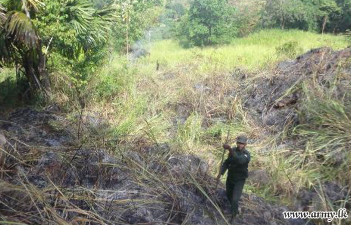 Central Troops Douse Fire at Moneragala & Wedasiti Kanda Area