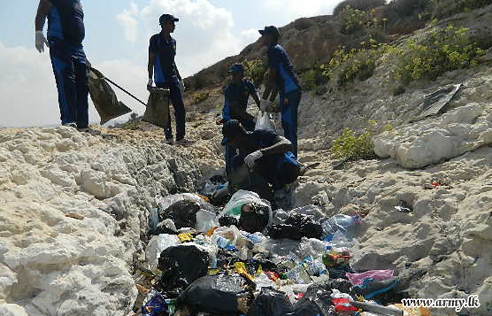 Sri Lankan Troops in Lebanon Clean Environment