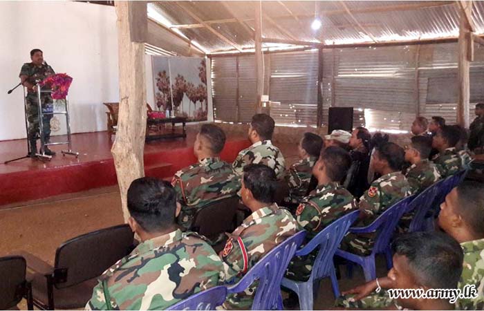 SFHQ-West Commander Visits Katukeliyawa Battalion Training School