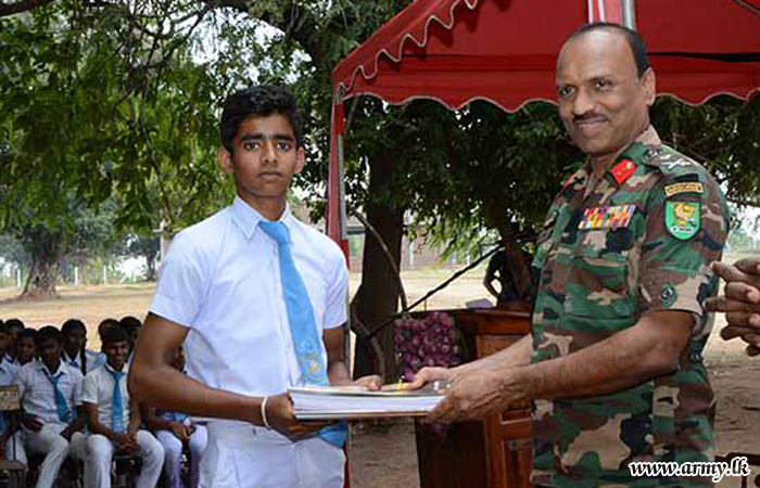 O/L Students in Bogaswewa School Given Incentives