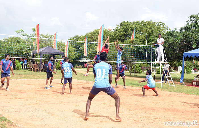 52 Division-Organized Friendly Volleyball Match Attracts Many Volleyball Fans