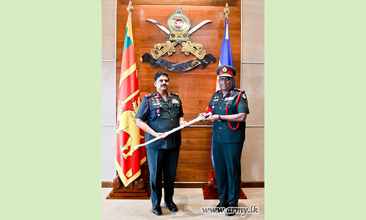 Newly-Promoted Major General Receives the Symbol of Authority