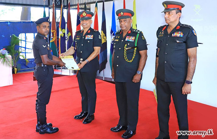 இராணுவ தொண்டர் படையணி பயிற்சி பாடசாலையில் நிர்வாக உதவியாளர் பாடநெறி எண். 91 முதல் 95 வரை நிறைவு 