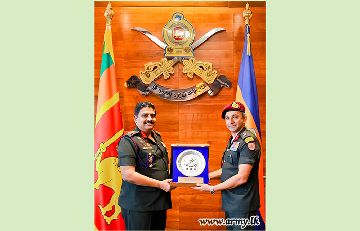 Commander of the Army Commends Notable Service of Retiring Senior Officer