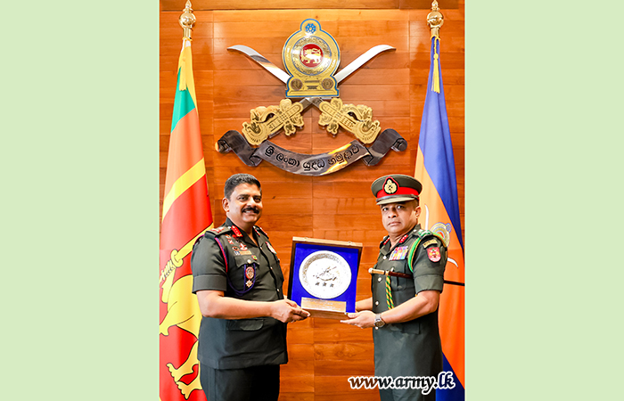 Commander of the Army Commends Notable Service of Retiring Senior Officer