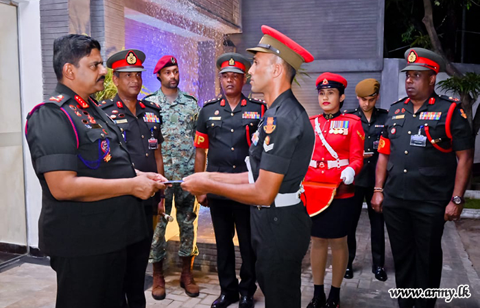 සරඹ උපදේශක පාඨමාලා අංක 134 හි ප්‍රථම ස්ථානය හිමිකරගත් මාණ්ඩලික සැරයන්, යුද්ධ හමුදාධිපතිතුමන්ගේ ඇගයීමට