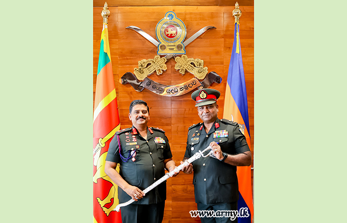 புதிதாக நிலை உயர்வு பெற்ற மேஜர் ஜெனரலுக்கு இராணுவத் தளபதி பாராட்டு