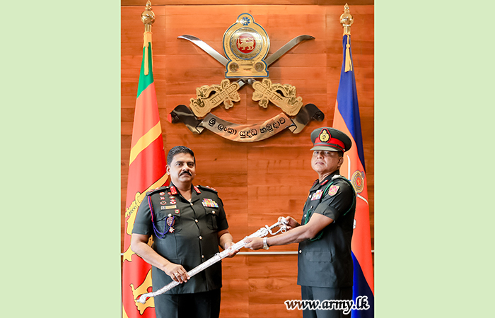 புதிதாக நிலை உயர்வு பெற்ற மேஜர் ஜெனரலுக்கு இராணுவத் தளபதி பாராட்டு