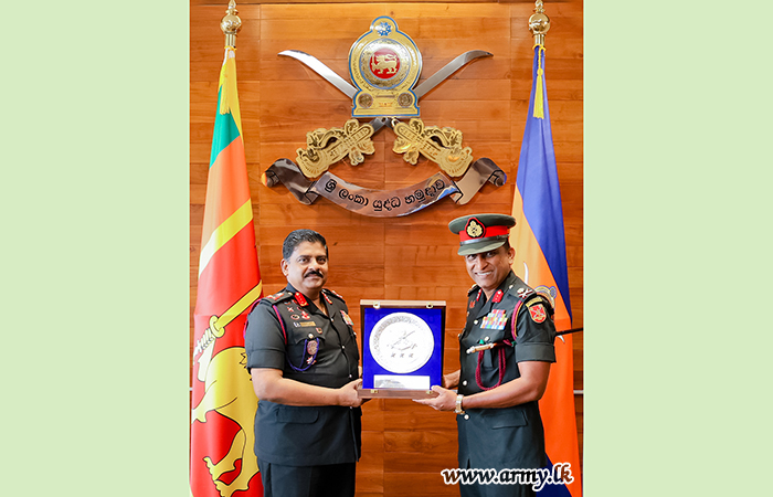 Commander of the Army Commends Notable Service of Retiring Senior Officer