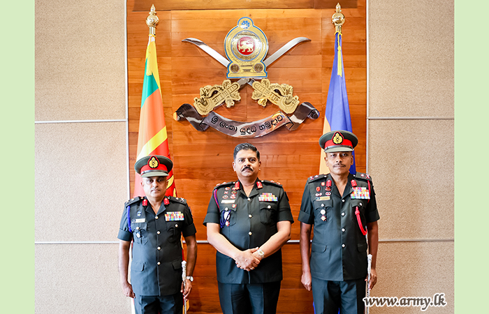 යුද්ධ හමුදාධිපතිතුමන් මේජර් ජෙනරල් නිලයට උසස්වීම් ලැබූ ජ්‍යෙෂ්ඨ නිලධාරීන් වෙත සුභ පැතුම් පිරිනමයි