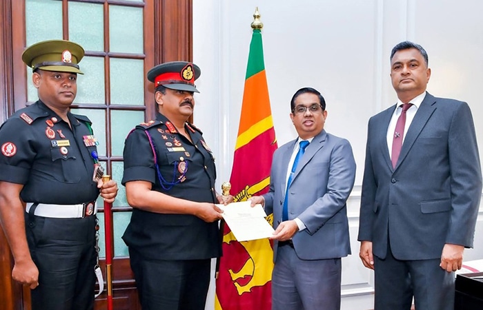 ත්‍රිවිධ හමුදාවේ සියලු නිලයන්ගේ දිනක වැටුප ලෙස රුපියල් මිලියන 372 ක් ‘