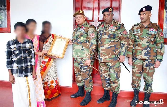 யாழ். வலிகாமத்தில் புதிதாக நிர்மாணிக்கப்பட்ட வீடு ஏழைக் குடும்பத்திற்க