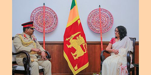 இராணுவ தளபதி மரியாதை நிமித்தம் பிரதமரை சந்திப்பு