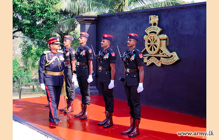 இலங்கை பீரங்கி படையணியில் இராணுவத் தளபதிக்கு கௌரவ மரியதை