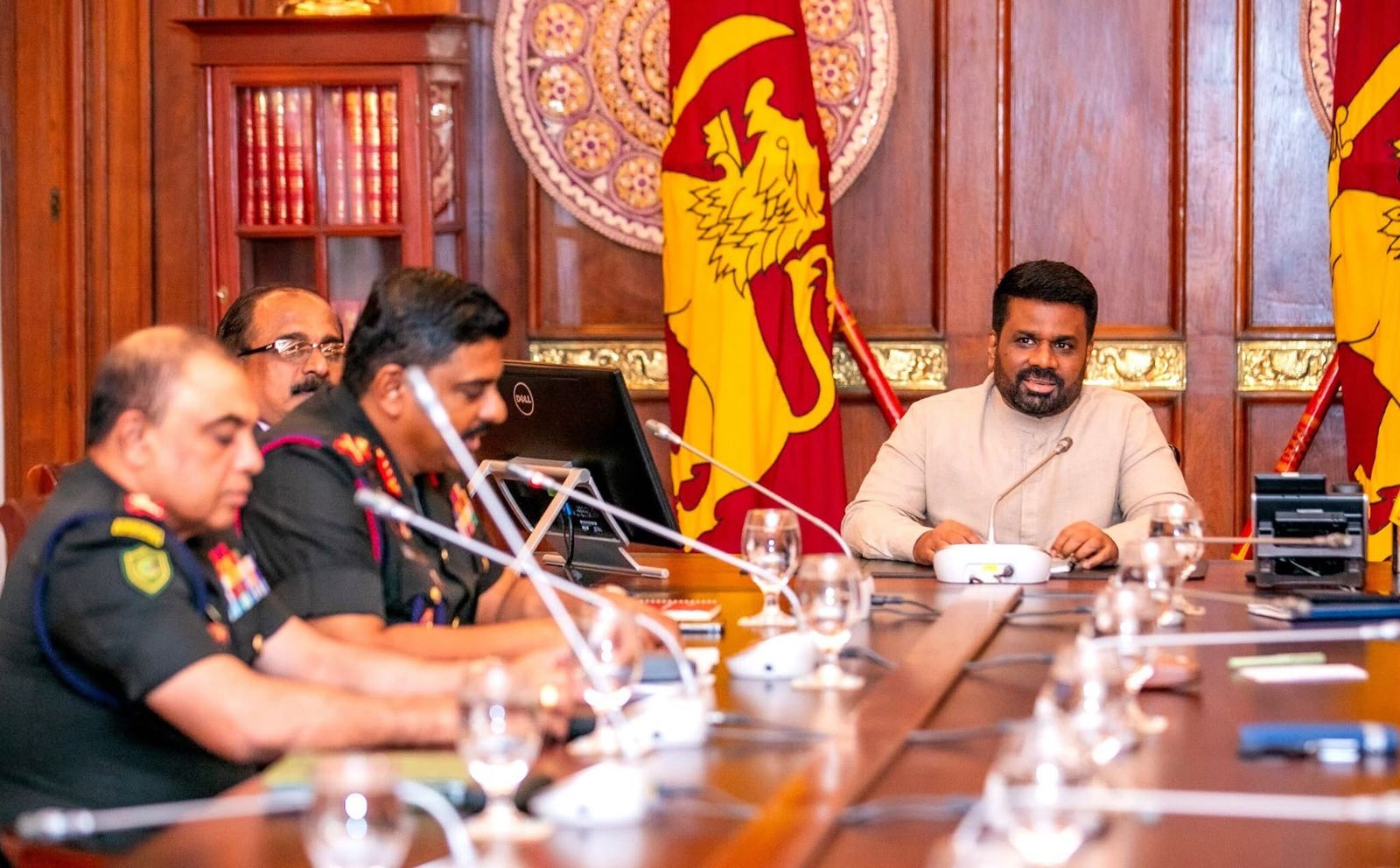 ஜனாதிபதிக்கும் இராணுவ உயரதிகாரிகளுக்கும் இடையில் சந்திப்பு