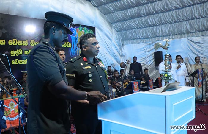 இராணுவ தலைமையகத்தின் வெசாக் வலய விளக்குகள் இராணுவ பதவி நிலை பிரதானியால் திறந்து வைப்பு