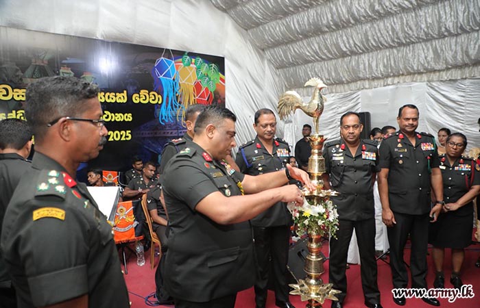 இராணுவ தலைமையகத்தின் வெசாக் வலய விளக்குகள் இராணுவ பதவி நிலை பிரதானியால் திறந்து வைப்பு