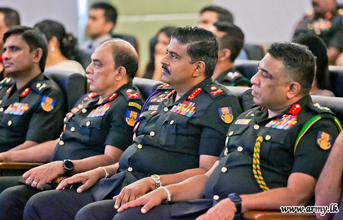 புதிதாக நிலை உயர்வு பெற்ற மேஜர் ஜெனரல்களுக்கு அதிகாரச் சின்னங்கள்
